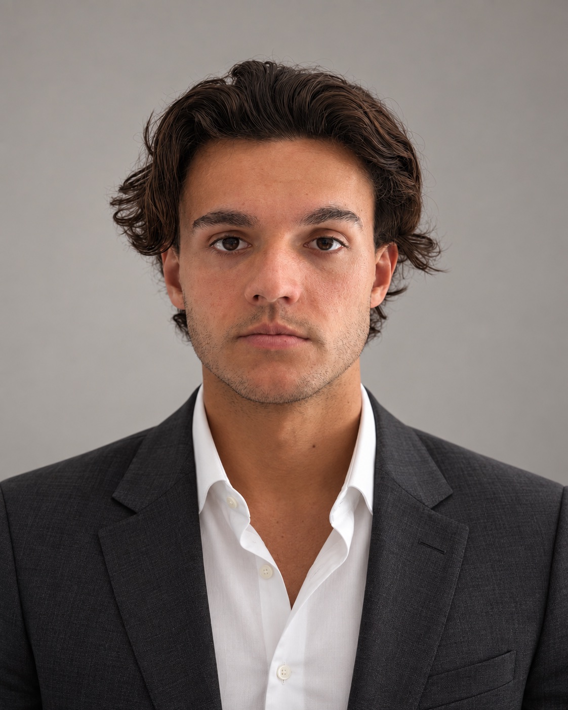 Professional portrait of Tom Pernaut